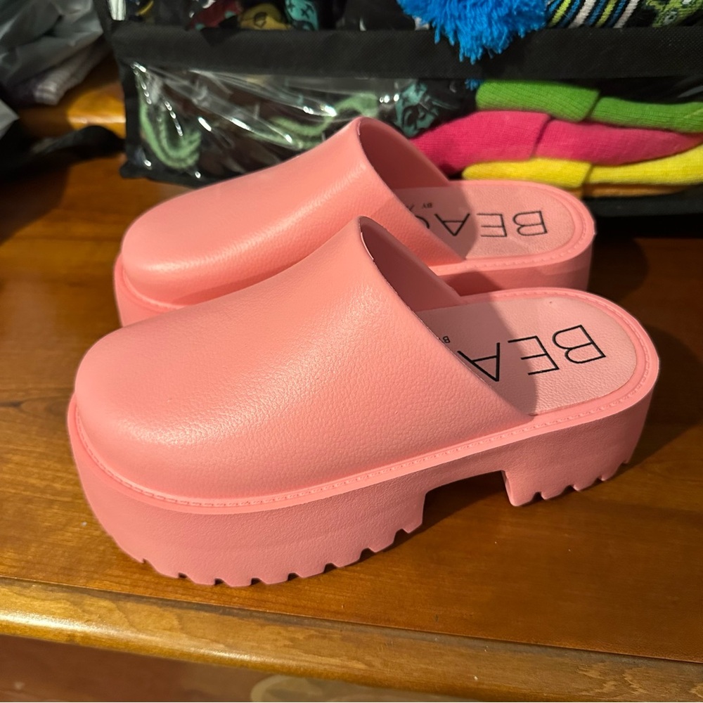 Coconuts by Matisse Light Coral Pink Platform Clogs Mules